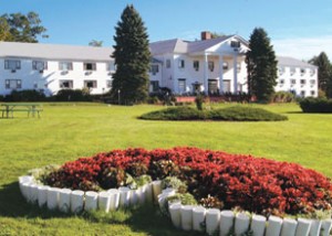 The prices are right at Poland Spring Resort, and the packages including golf and meals are especially good for thrifty travelers.