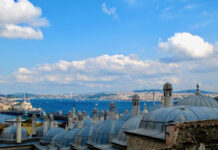 Mosque of Süleymaniye: madrassa domes tumbling to the sea