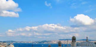 Mosque of Süleymaniye: madrassa domes tumbling to the sea